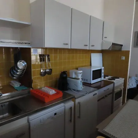 4 Personnes En Centre-ville Proche Des Thermes - Fr-1-234-287