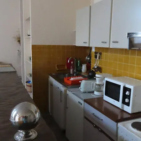 4 Personnes En Centre-ville Proche Des Thermes - Fr-1-234-287 *