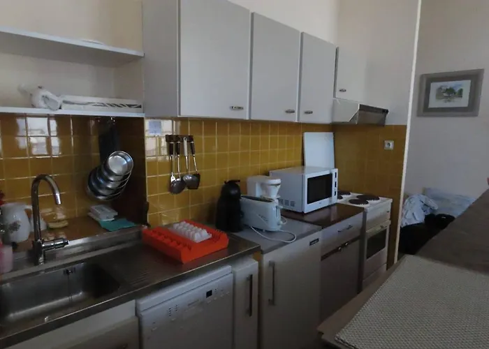 4 Personnes En Centre-ville Proche Des Thermes - Fr-1-234-287